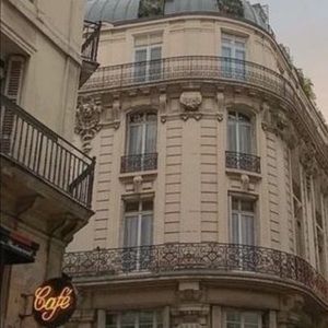 Meet your Posher, Carrie-anne